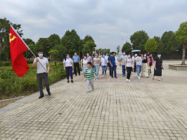 獻(xiàn)出一份愛(ài)心，托起一份希望——東方醫(yī)院集團(tuán)開(kāi)展“六一”兒童節(jié)福利院慰問(wèn)活動(dòng)